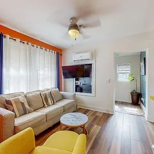 D Street Retreat Apartment