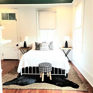 Kelley House Apartment